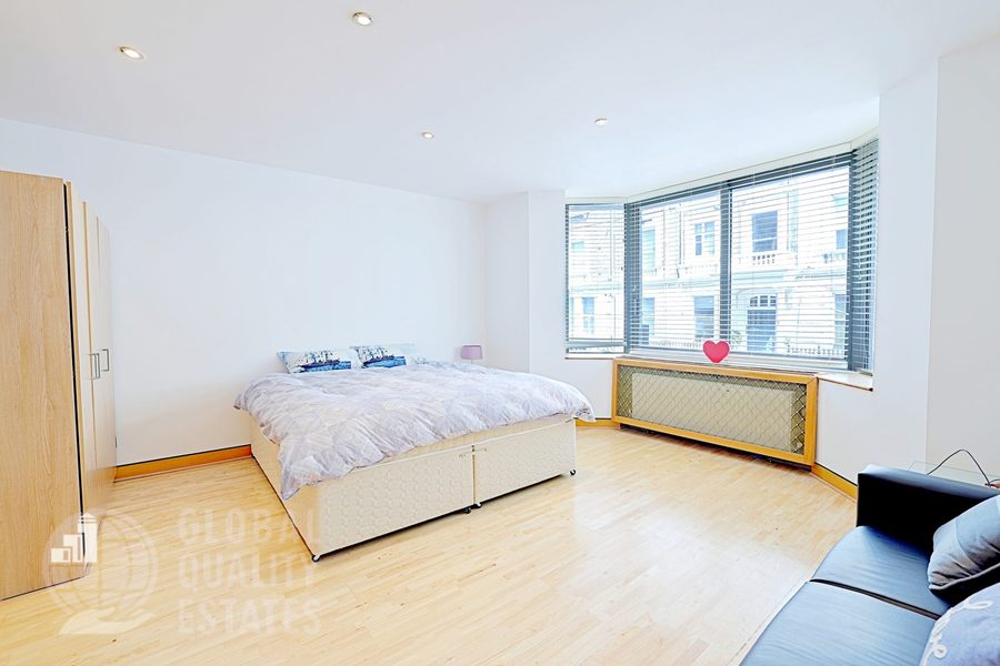 Principal bedroom with bay window and sitting area