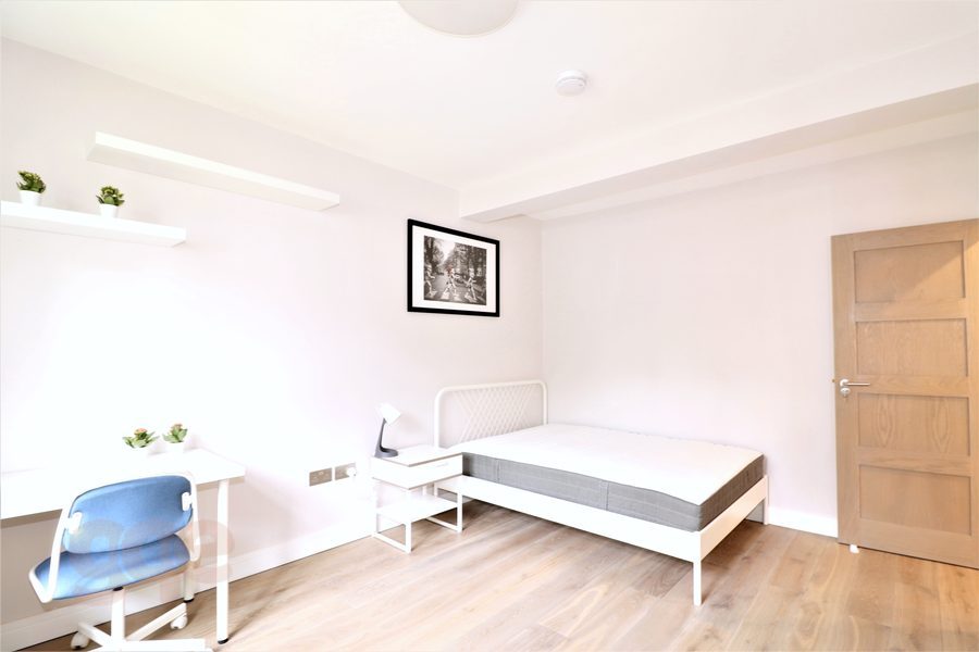 Double bedroom, view towards the door