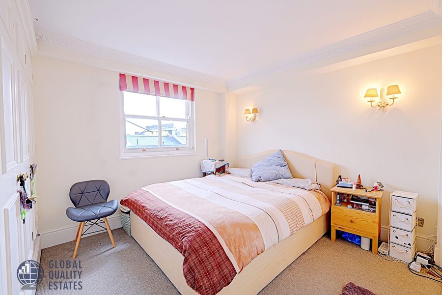Principal bedroom