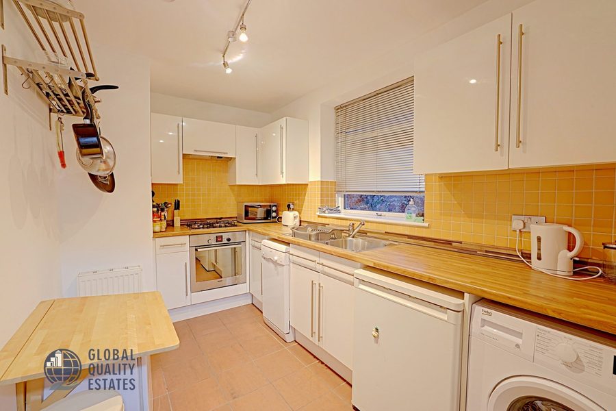 Kitchen with gas hob, oven and dishwasher