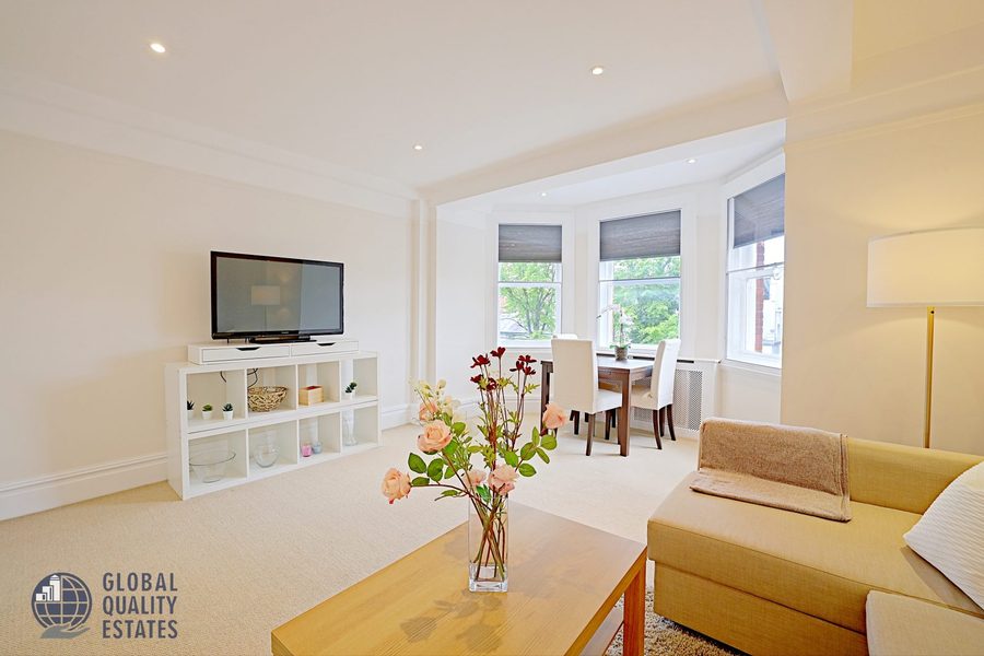 Reception room with dining table in the bay window